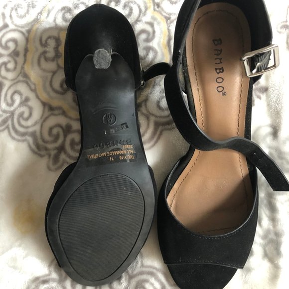 Black Heels - Picture 2 of 3